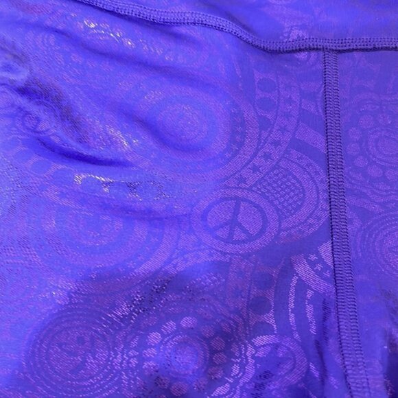 ZUMBA WEAR PEACE LOVE ZUMBA CAPRI LEGGING SPAT SHINY STRETCHY PURPLE IN SIZE XXL - Picture 6 of 6